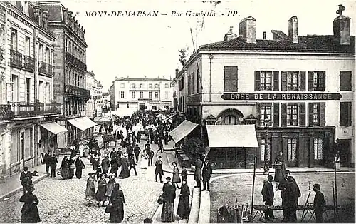 Café de la Renaissance à l'angle de l'avenue Aristide-Briand