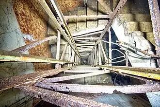 Puits d'accès et du monte-charge