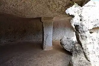 Intérieur de la grotte n° 2.