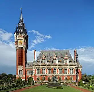 Hôtel de ville de Calais (France) dont le beffroi est inscrit au patrimoine de l'Unesco.