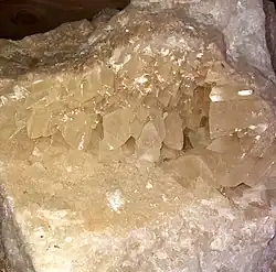 Calcite dans la grotte de la Salamandre.