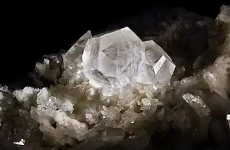 Calcite sur dolomite - Mine de Talc de Trimouns, Luzenac, Ariège (XX1.5cm)
