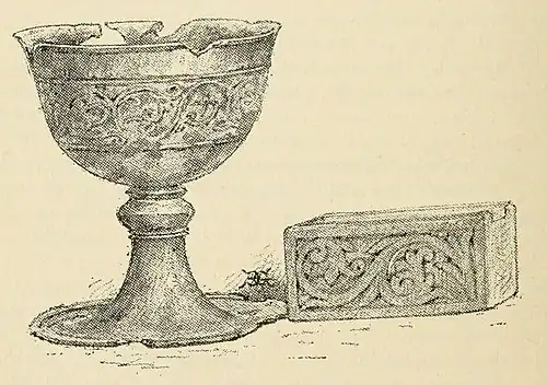 Calice et boite découverts dans l'église de Casesnoves.