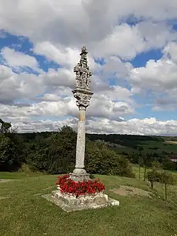 Calvaire au croisement des rues de Landaville et Grande rue.