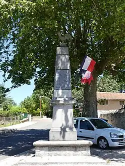 Le monument aux morts.