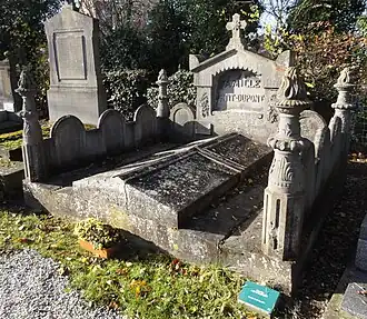 25. tombe de la famille Petit-Dupont.