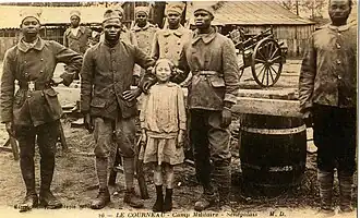 Tirailleurs basés au camp du Courneau, à la Teste de Buch, entre 1914 et 1917.