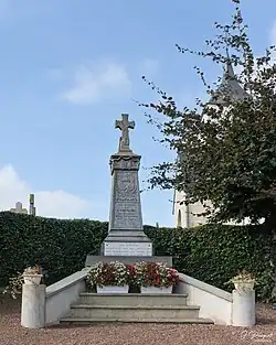 Le monument aux morts.