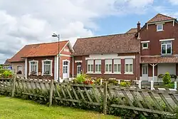 La mairie et l'ancienne école communale.