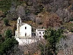 Église Saint-Pierre et mairie.