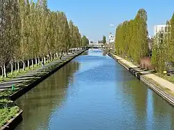 Le canal de l'Ourcq au niveau du pont de la Forêt.