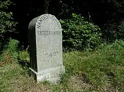 Borne no&nbsp;242 « Côtes du Nord ».