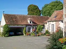 Cour de ferme, rue des Écoles.