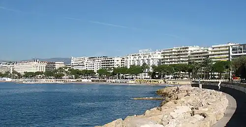 Le boulevard et les plages depuis l'est.