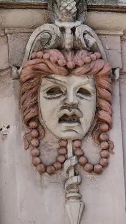 Immeuble, 102 rue d'Antibes, masque de théâtre antique