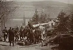 Canon de 155 de Bange du 9e&nbsp;RAP en action pendant l'hiver 1914.