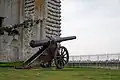 Canon exposé sur l'esplanade.