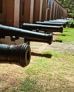 Canon du 17e&nbsp;siècle toujours en poste à fort Jesus. Novembre 2020.