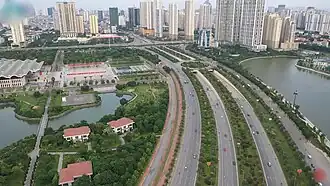 Le Boulevard Thăng Long (vi) menant à Hoa Lac.