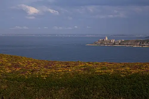Vue sur le Fort la Latte depuis le GR 34 au cap Fréhel.