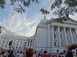 Côté est durant les Concerts on the Square&nbsp;(en)