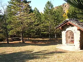 La chapelle du bienheureux Émeric dans le bois en amont du château de Quart.