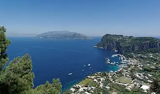 Vue sur le port de Capri depuis la Villa San Michele.