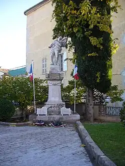 Monument aux morts (commémore : 14-18, 39-45)