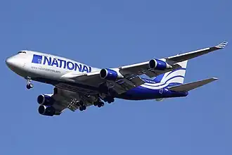 N949CA, le Boeing 747-400 impliqué dans l'accident, ici à l'aéroport international Hartsfield-Jackson d'Atlanta en décembre 2012.