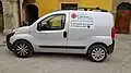 Camionette de la Caritas paroissiale Caritas San Giovanni Valdarno en Italie.