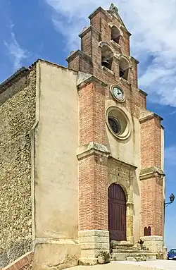 Clocher-mur de l'église.