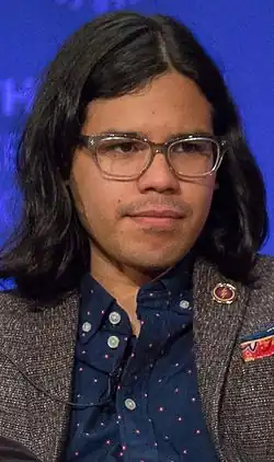 Carlos Valdes interprète Francisco « Cisco » Ramon / Vibe.