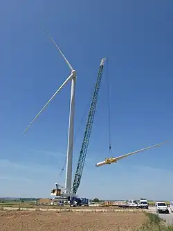 La troisième pale de l'éolienne E1, le 21 juin 2025.