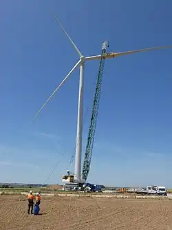 La troisième pale de l'éolienne E1, le 21 juin 2025.