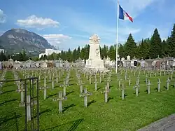 Vue du carré militaire 1914-18 du cimetière Saint-Roch.