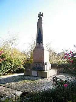 Monument aux morts pour la patrie.
