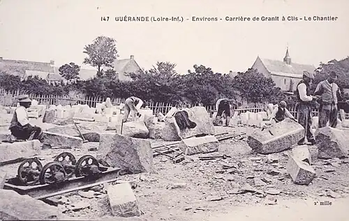 Chantier sur la carrière de granite.