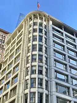 Détails de l'angle de la façade.