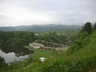 Barrage du réservoir de Cachí