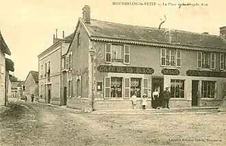 Le café de la Place au début du XXe siècle