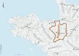 Carte représentant la localisation des divers peuples gaulois avant la conquête romaine, mettant en avant le territoire des Riedones.