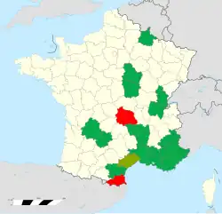 Carte des départements français en 1947. En vert, ceux qui célèbrent les Soufflaculs uniquement : la Dordogne, le Lot, les Ardennes, l'Yonne, la Nièvre, le Jura, l'Ain, la Haute-Loire, l'Ardèche, le Gard, le Vaucluse, les Alpes de Haute Provence, les Hautes Alpes, les Bouches du Rhône, le Var, les Alpes Maritimes, l'Aude. En orange, celui qui célèbre les Soufflaculs et la danse du feu aux fesses (« Tiou-Tiou ») : l'Hérault. En rouge, ceux qui célèbrent la danse du feu aux fesses uniquement : les Pyrénées-Orientales et le Puy de Dôme.