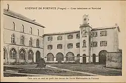 Carte postale représentant la cour intérieure et le noviciat du couvent de Portieux, entre 1880 et 1945.