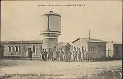 Vue historique de l'entrée du champ d'aviation.