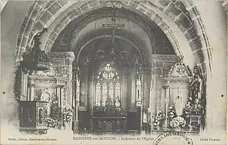 Carte postale représentant l'intérieur de l'église entre 1880 et 1945.