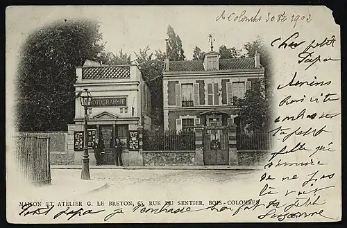 Maison et atelier photographique G. Le Breton, établissement fondé en 1889, qui édita en 1901 la première carte postale de Colombes.