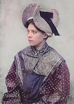 Costumes traditionnels Bourbonnais vers 1900.