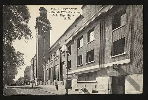 Hôtel de Ville et avenue de la République.