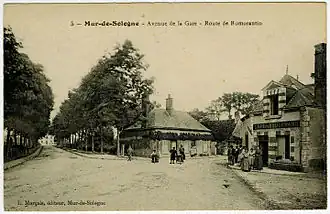 L'avenue de la Gare et la route de Romorantin.