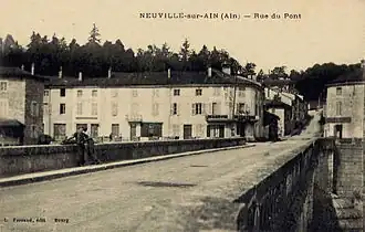 Carte postale ancienne du pont de Neuville-sur-Ain.